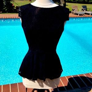 Guess blouse, pattered black stretchy lace, lined blouse, button down back